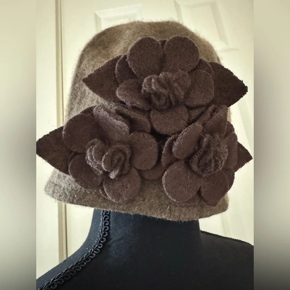 August brown wool felt cloche bucket hat with‎ flower accents women’s one size